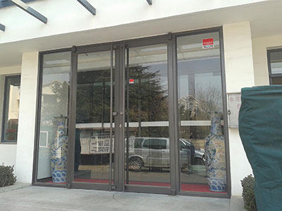 石家莊肯德基門(mén) 石家莊肯德基門(mén)